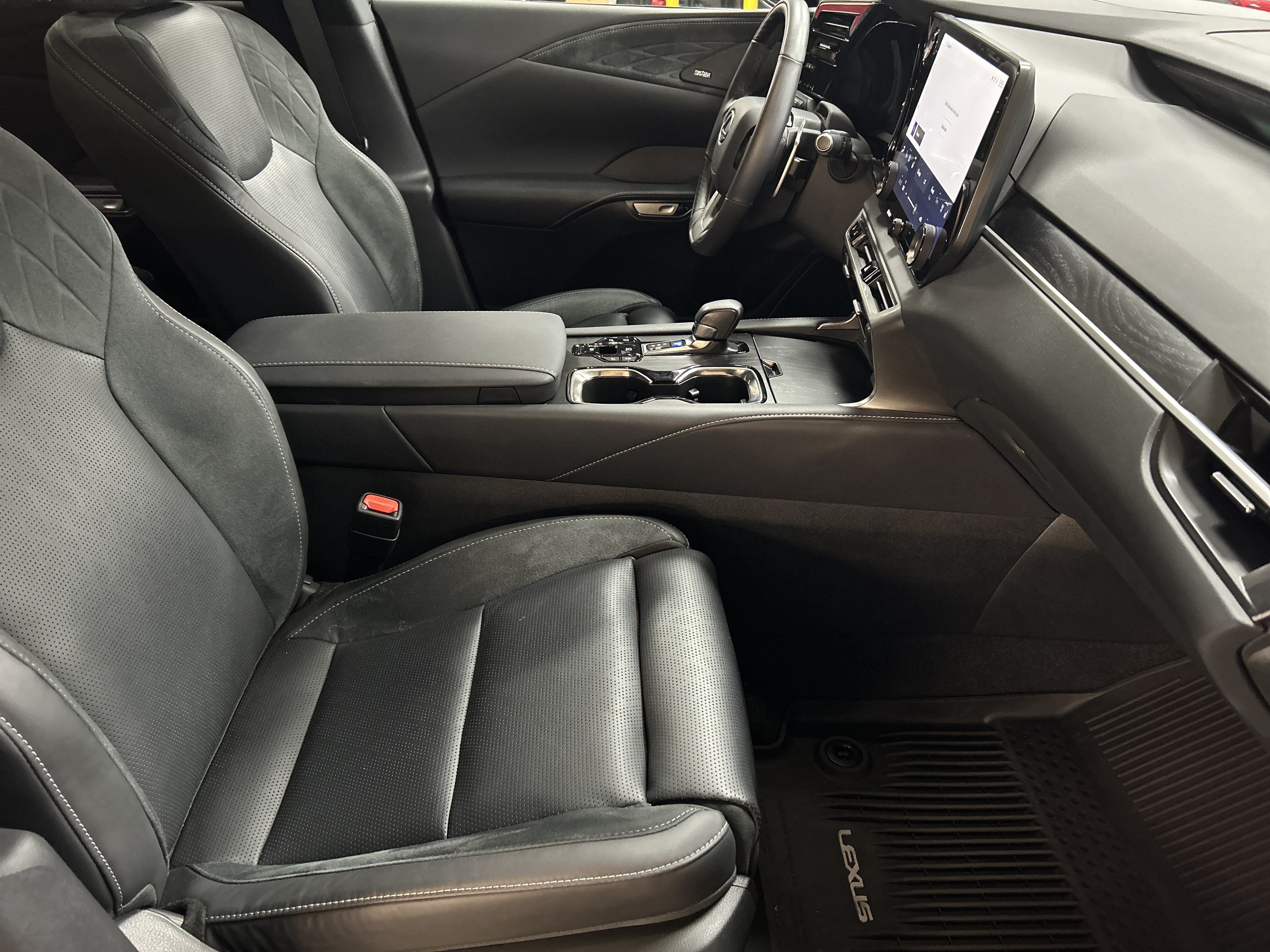Used 2024 Lexus RX 350 AWD w/ Convenience Package image 35