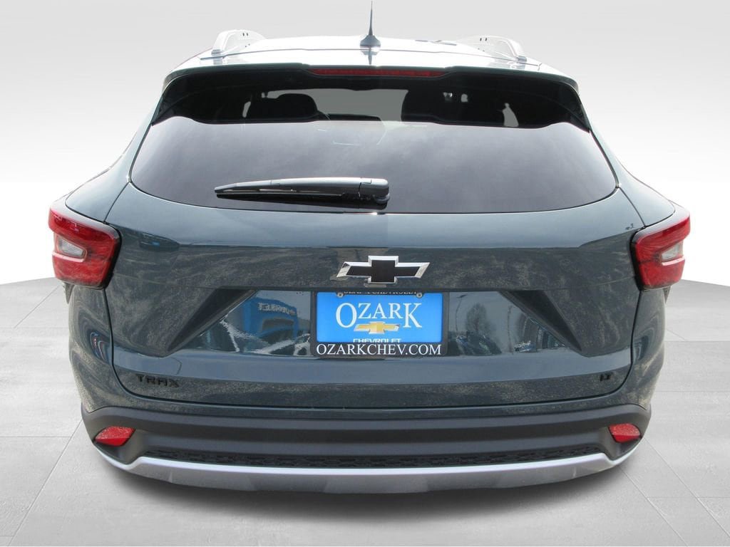 New 2026 Chevrolet Trax LT w/ LPO, Blackout Package FWD image 4