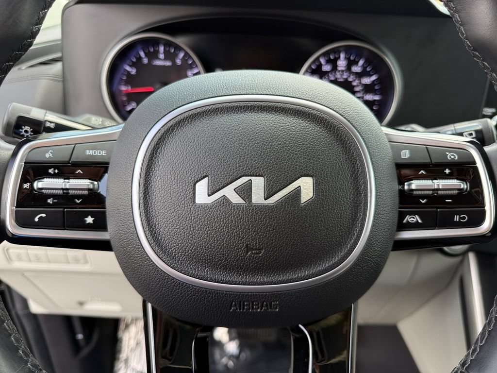Used 2024 Kia Carnival LX FWD image 21