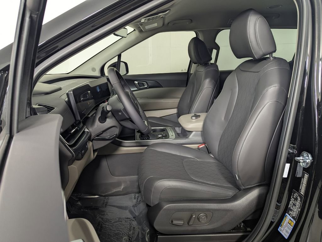 New 2026 Kia Carnival FWD image 12
