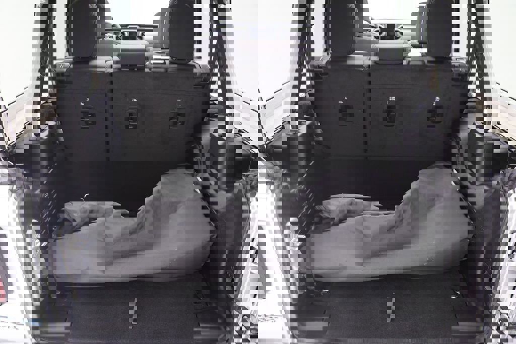 Used 2023 Jeep Wrangler Unlimited w/ Sun & Screen Package image 27