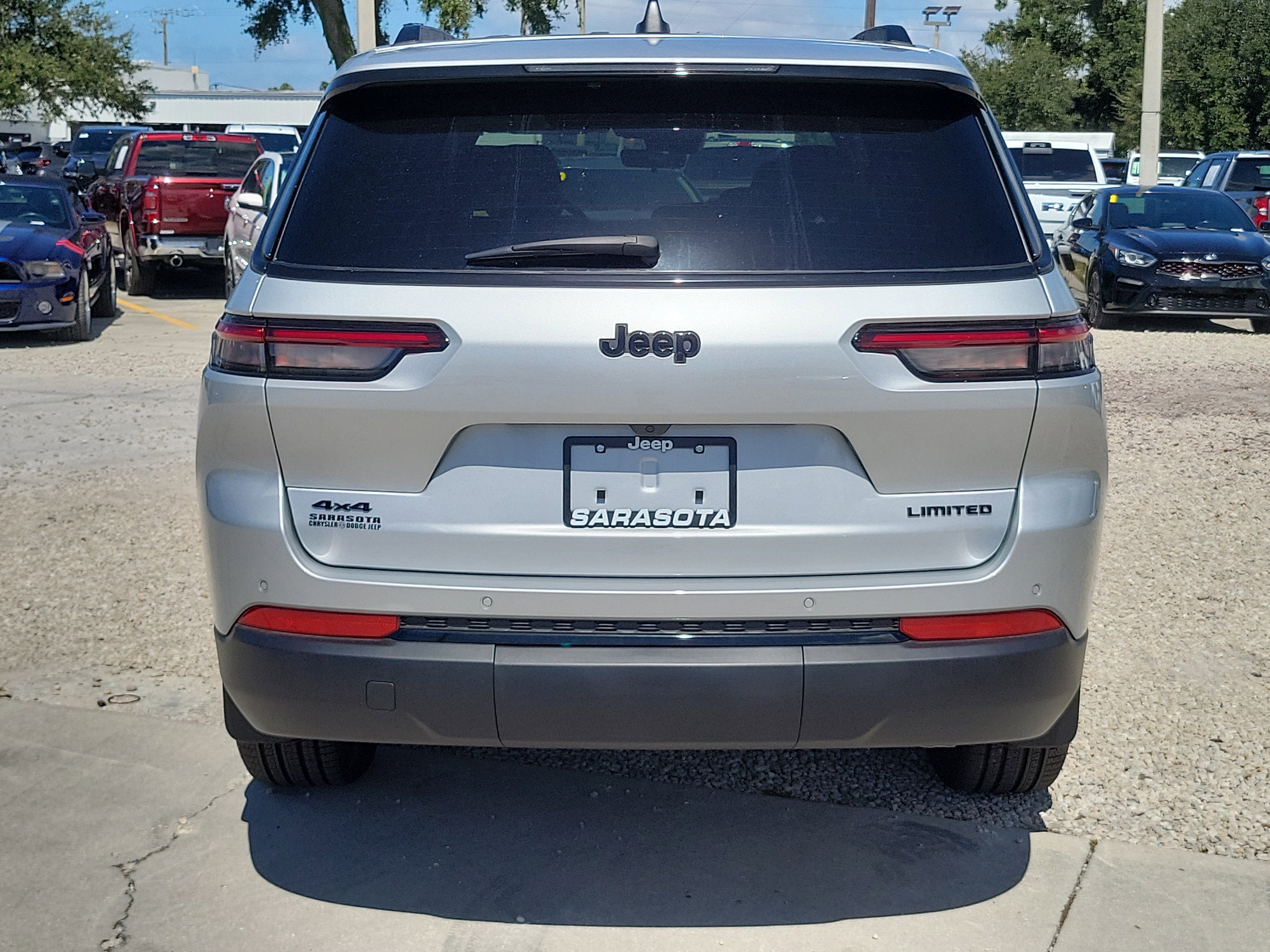 New 2025 Jeep Grand Cherokee L Limited w/ Black Appearance Package image 4