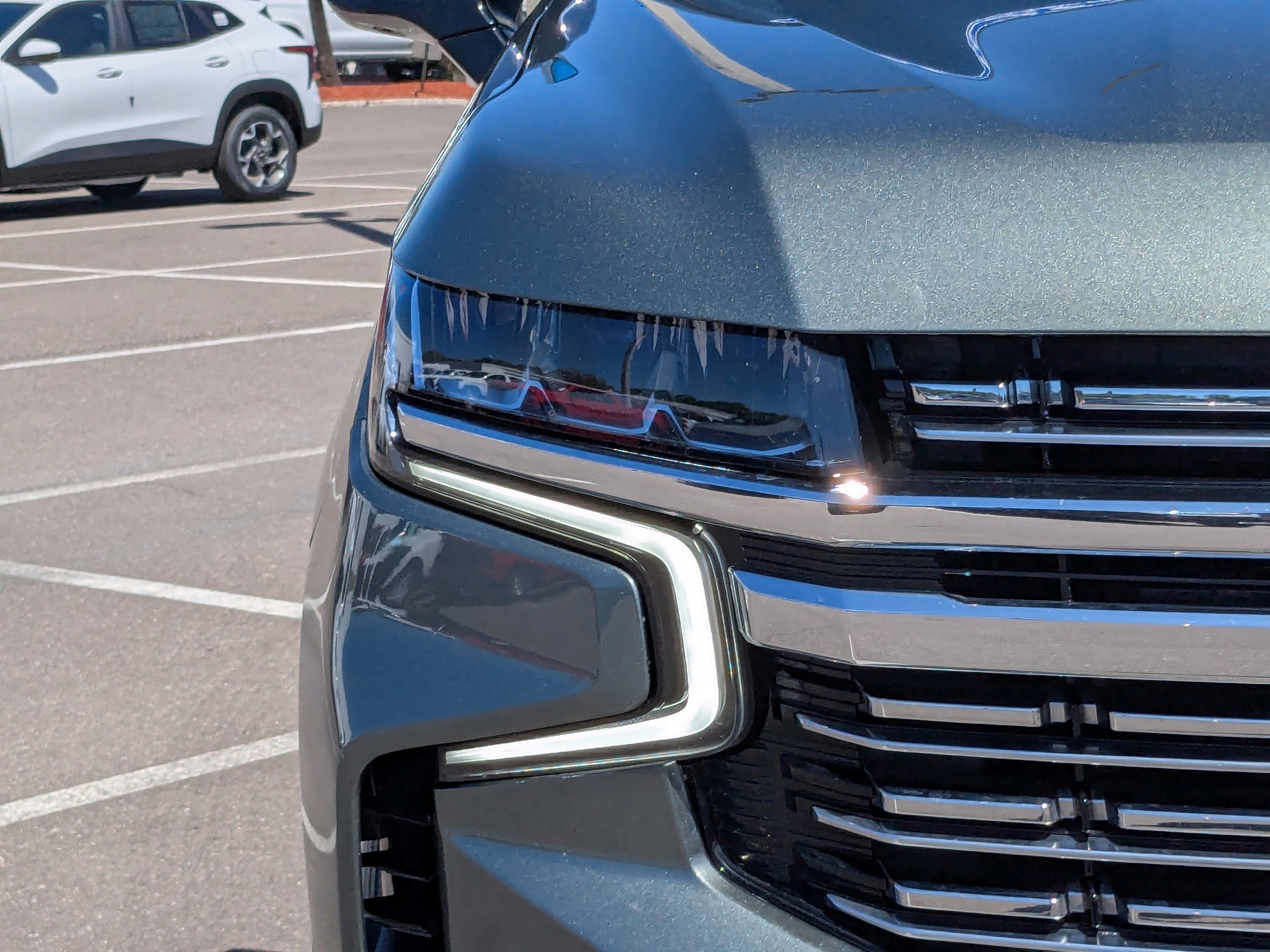 Used 2023 Chevrolet Suburban Premier image 9