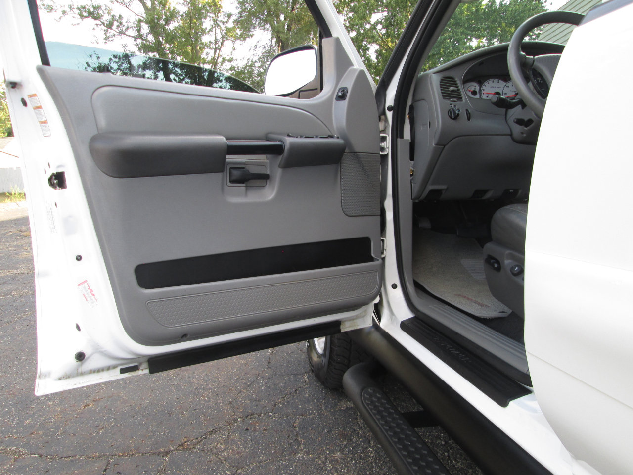 Used 2003 Ford Explorer Sport Trac XLT image 25