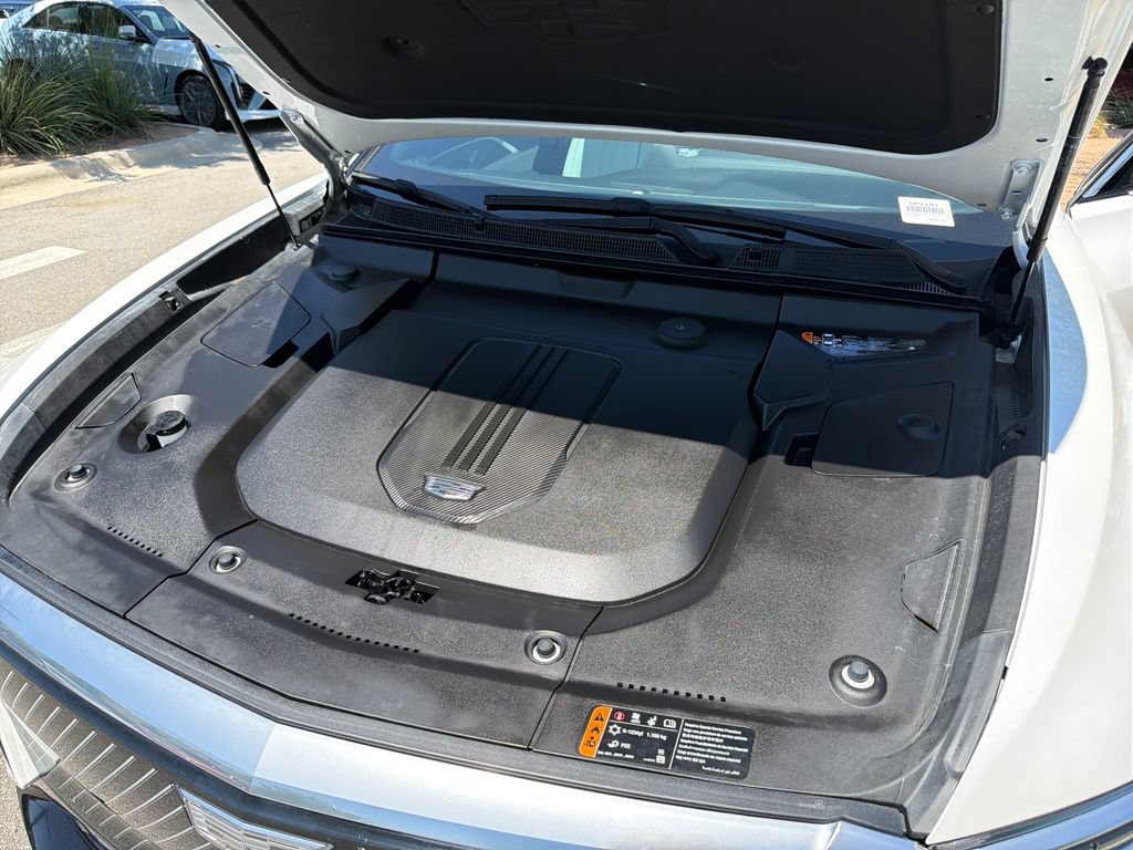 Used 2024 Cadillac Lyriq Luxury AWD/4WD image 16