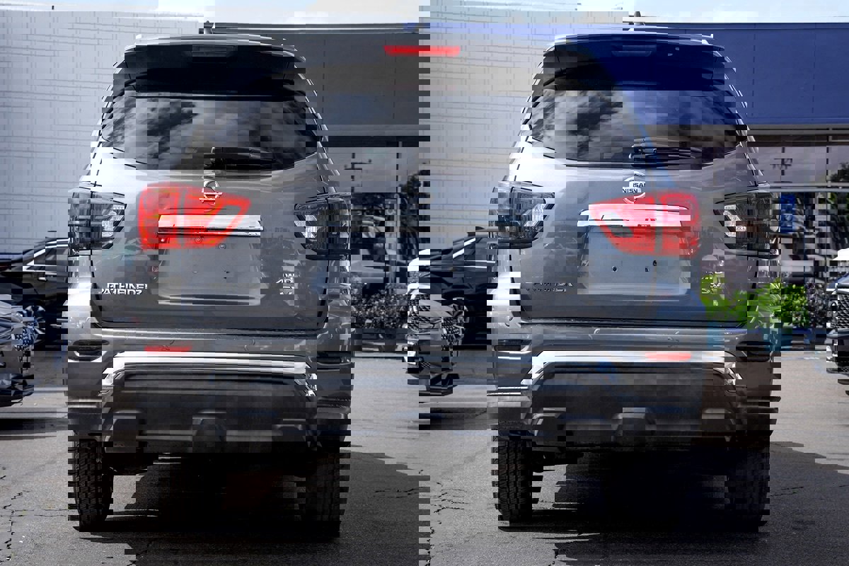 Used 2019 Nissan Pathfinder SV image 7