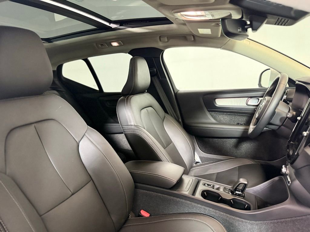 Used 2025 Volvo XC40 B5 Core w/ Protection Package Premier image 23