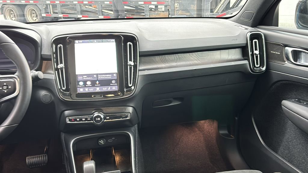 Certified 2023 Volvo C40 P8 Recharge Ultimate AWD/4WD image 8