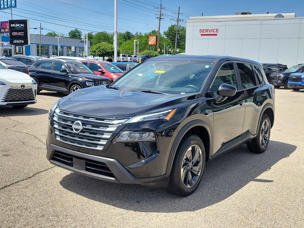 Used 2025 Nissan Rogue SV FWD image 2