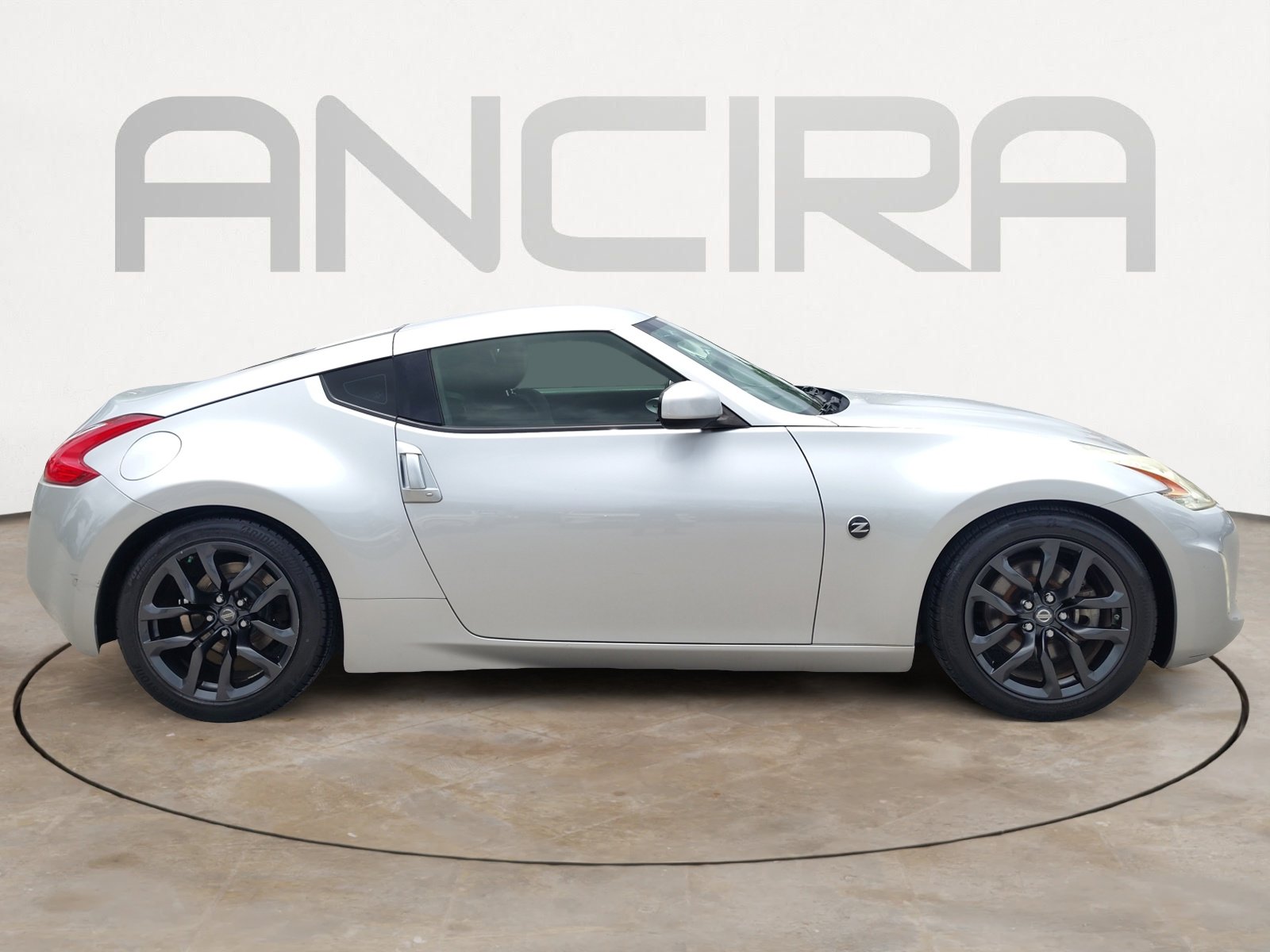 Used 2017 Nissan 370Z Coupe RWD image 14