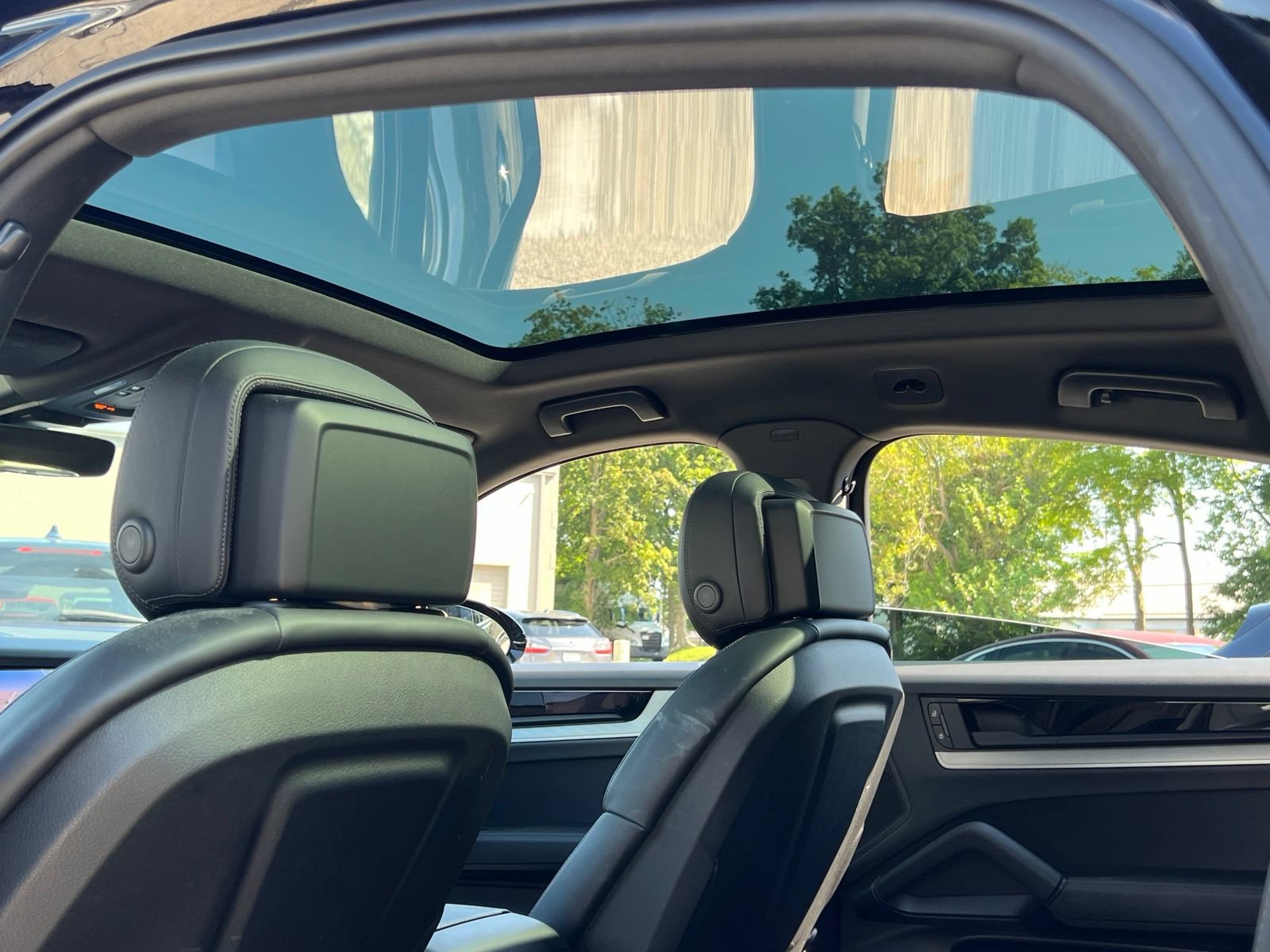 Certified 2024 Porsche Cayenne Coupe AWD/4WD image 20