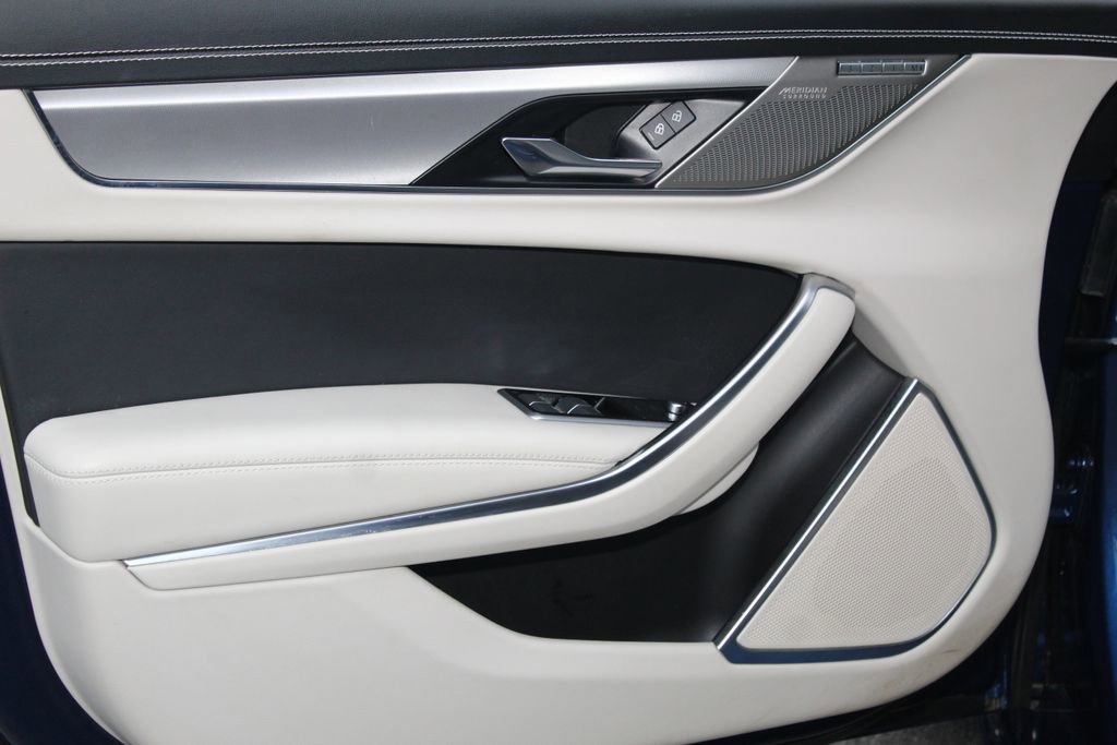 Used 2022 Jaguar XF R-Dynamic SE AWD/4WD image 23