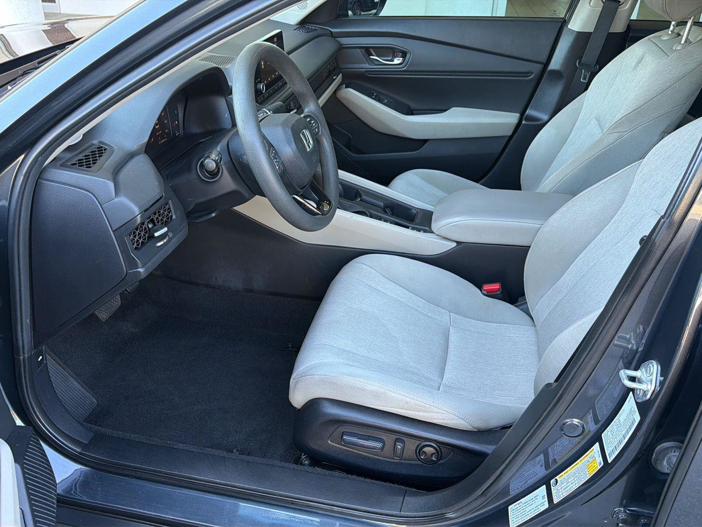 Used 2023 Honda Accord EX image 10