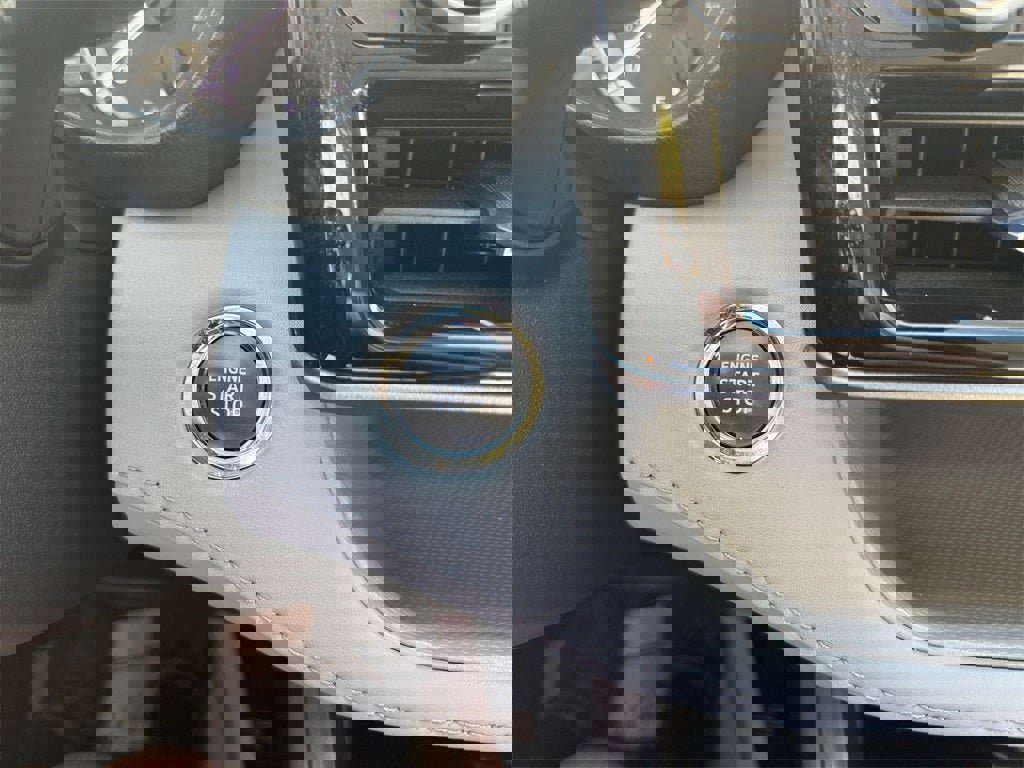 Used 2023 Toyota Highlander Platinum image 31