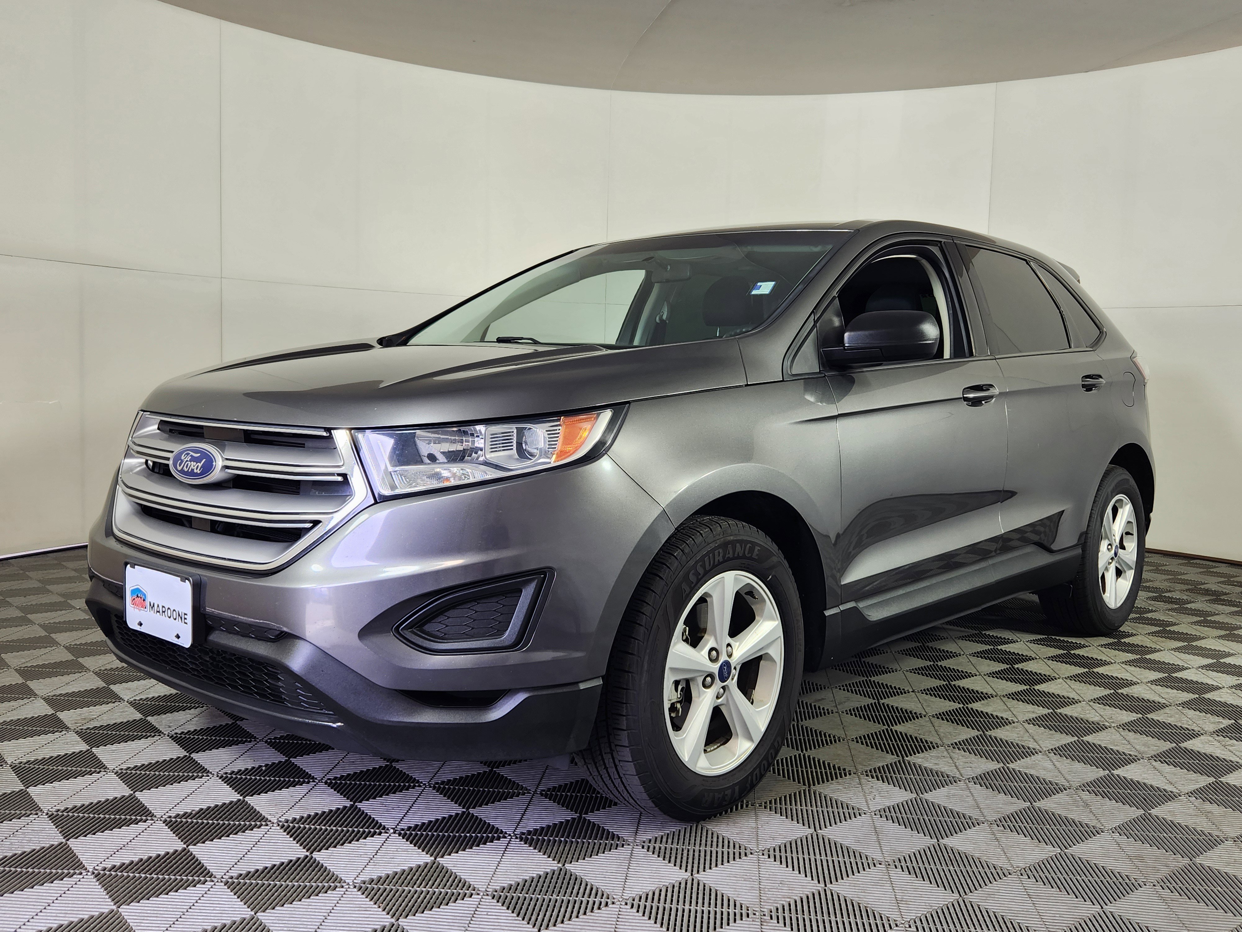 Used 2017 Ford Edge SE FWD image 3