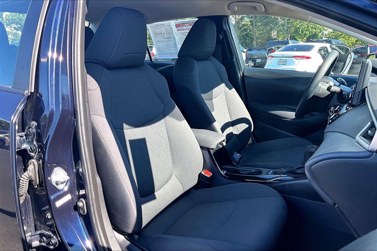 Used 2022 Toyota Corolla LE FWD image 7