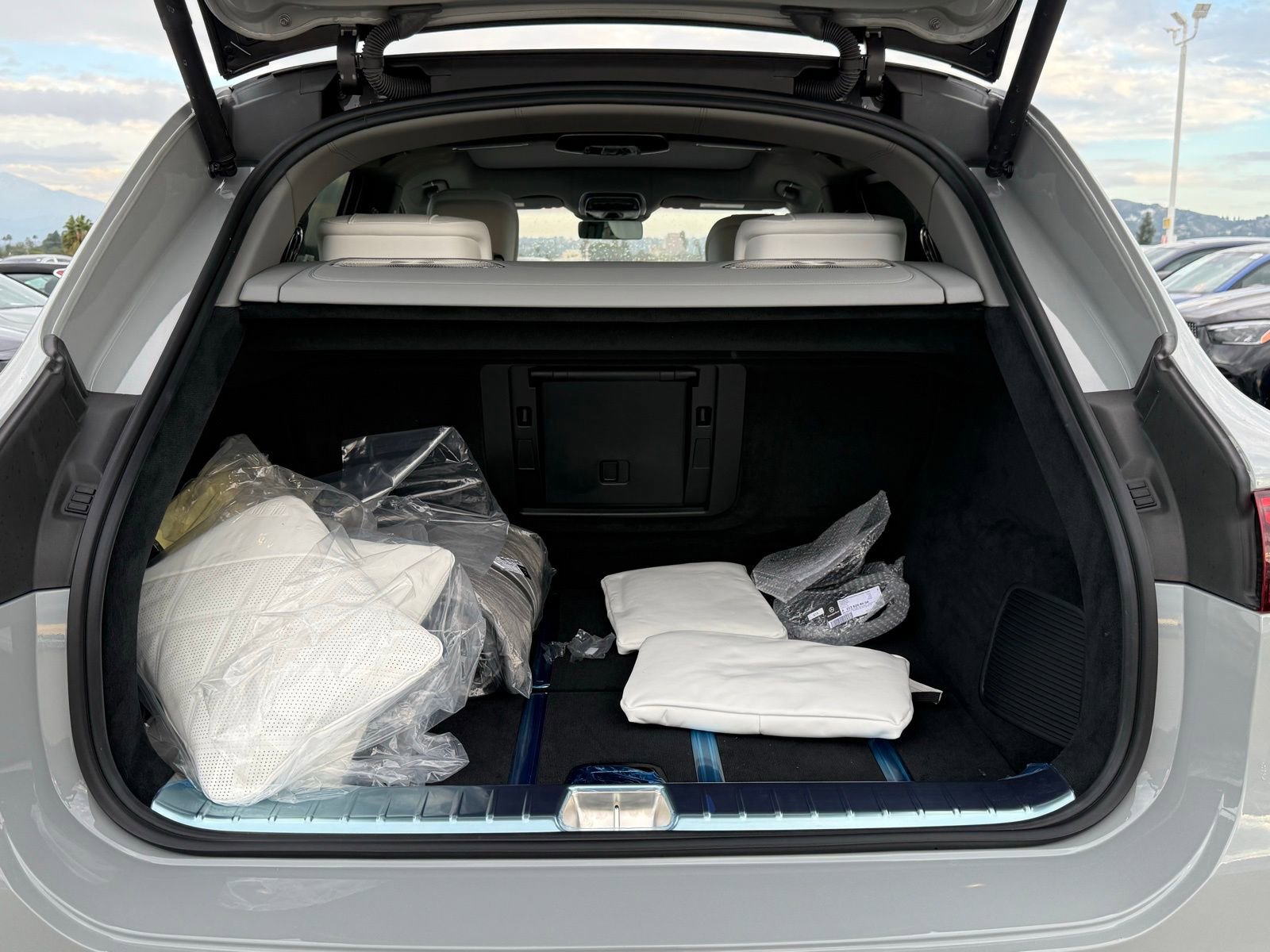 New 2025 Mercedes-Benz Maybach EQS 680 4MATIC image 12