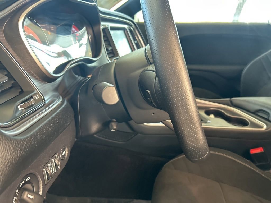 Used 2015 Dodge Challenger SRT Hellcat image 38