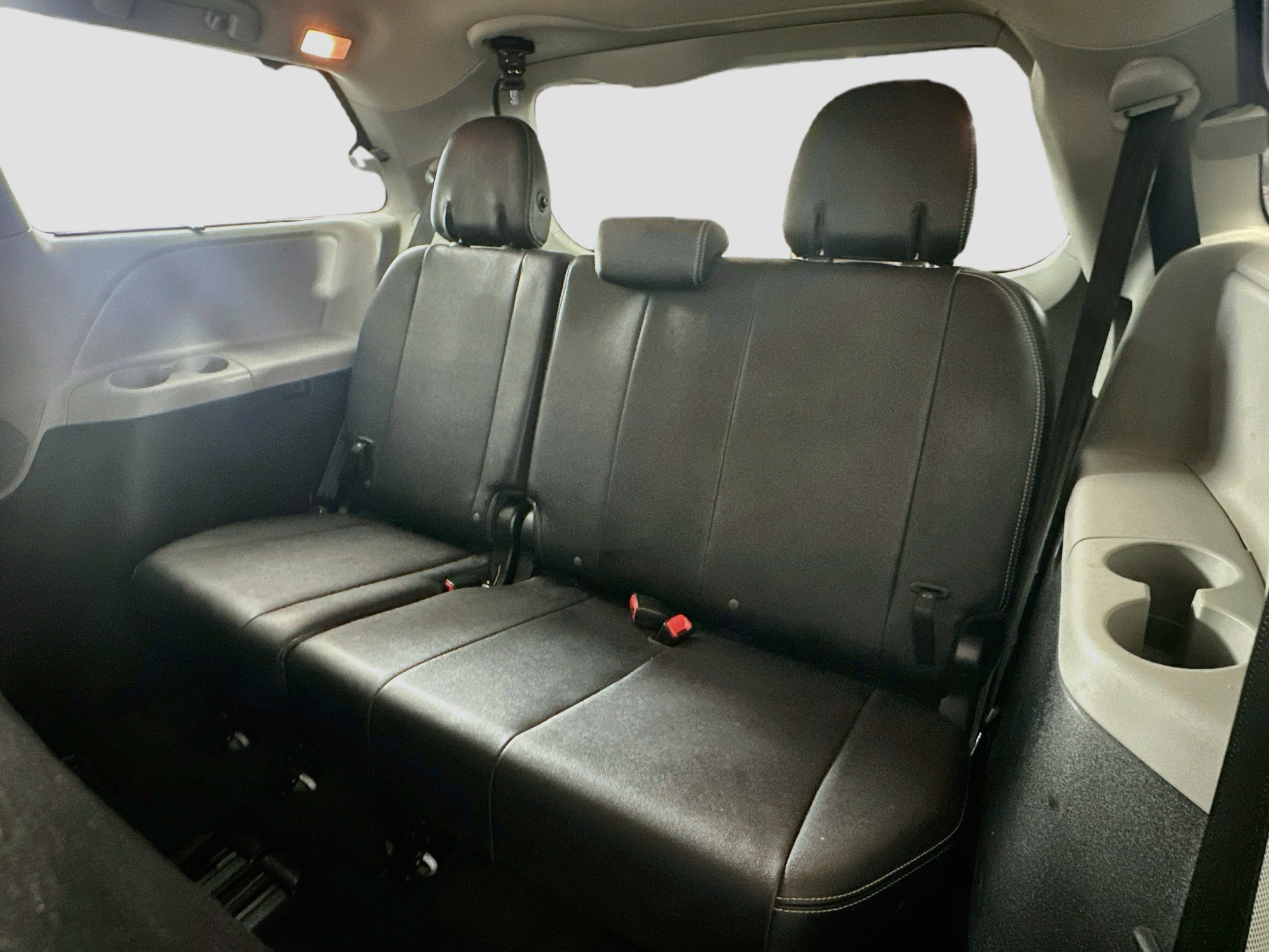 Used 2015 Toyota Sienna SE w/ SE Preferred Package FWD image 29