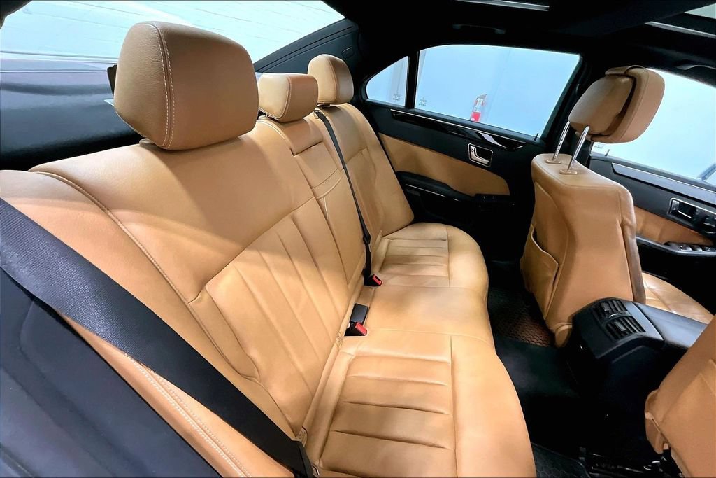 Used 2010 Mercedes-Benz E 350 Sedan image 34