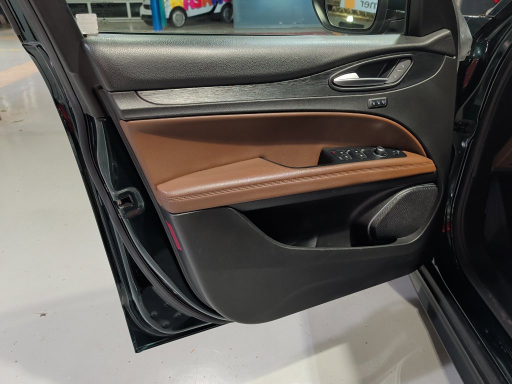 Used 2019 Alfa Romeo Stelvio AWD w/ Cold Weather Package image 15