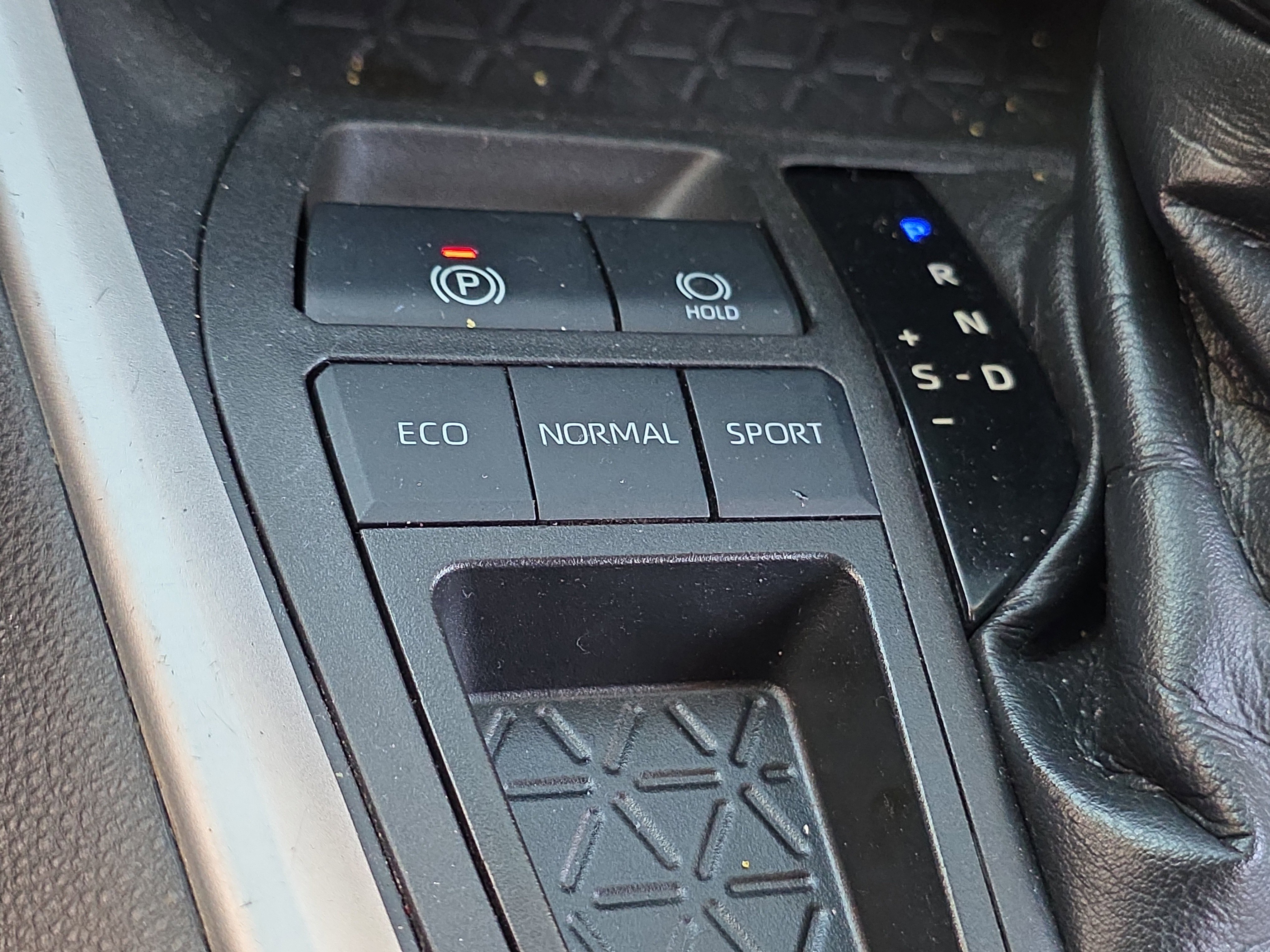 Used 2021 Toyota RAV4 XLE image 20