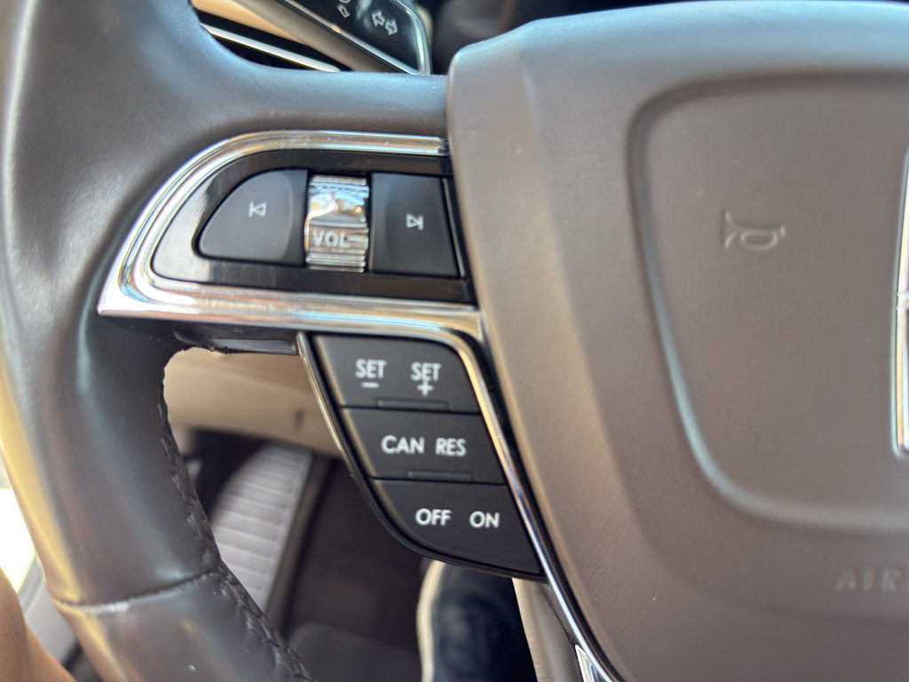 Used 2023 Lincoln Nautilus Reserve image 13