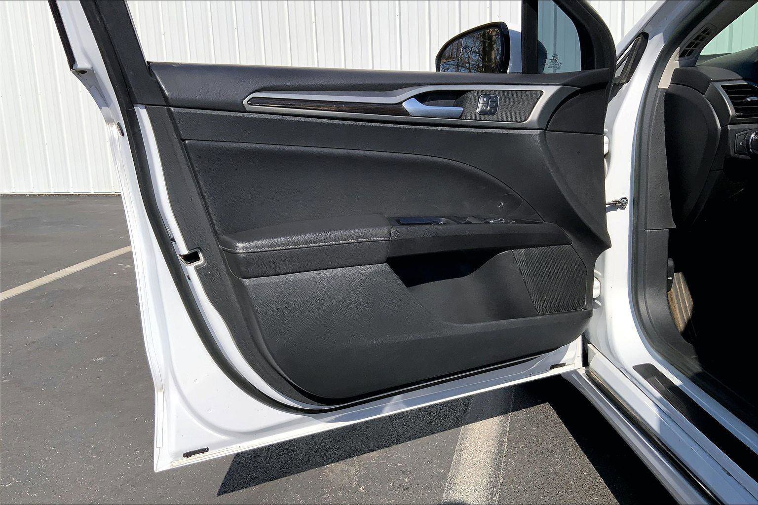 Used 2015 Ford Fusion SE w/ Equipment Group 202A image 20