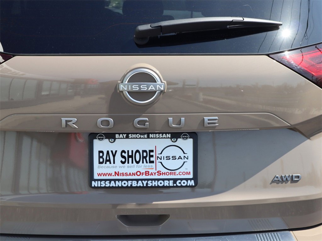 Certified 2025 Nissan Rogue SV image 29