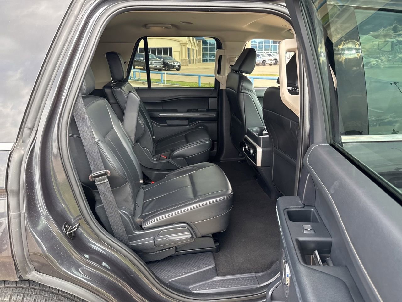 Used 2024 Ford Expedition XLT image 12