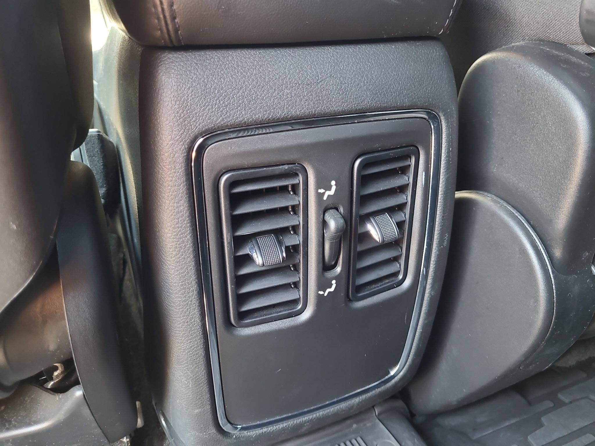 Used 2021 Jeep Grand Cherokee Laredo image 26