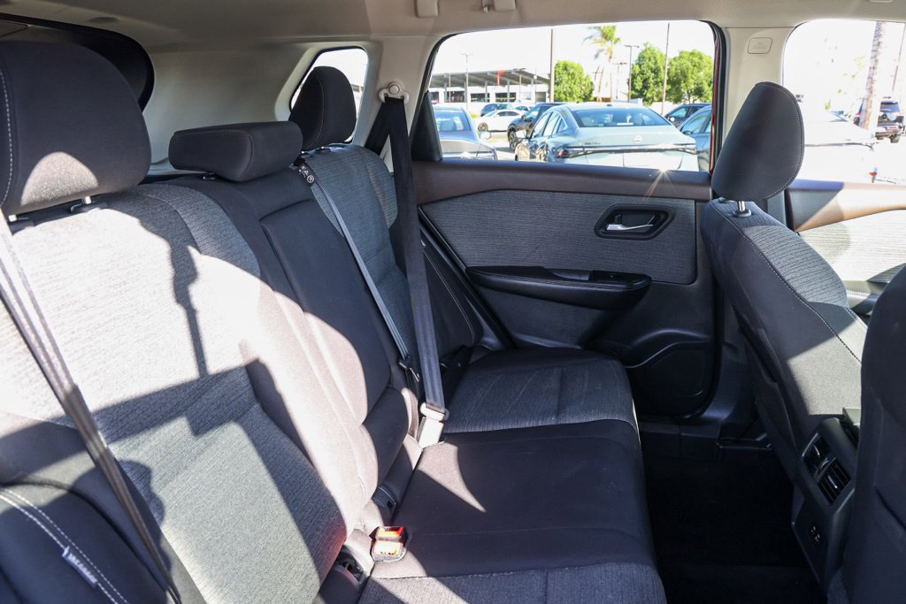 Used 2021 Nissan Rogue SV FWD image 19