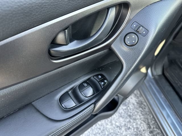 Used 2021 Nissan Rogue Sport S FWD image 17