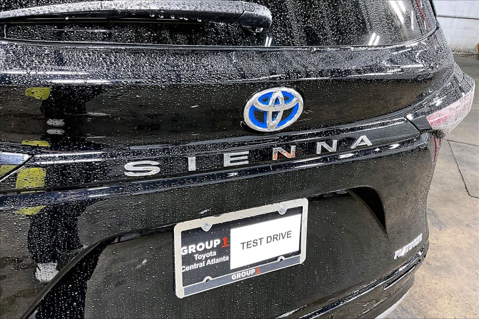 Used 2025 Toyota Sienna Platinum AWD/4WD image 31