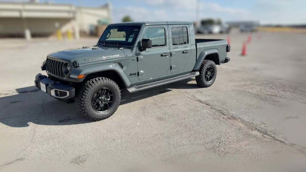 New 2025 Jeep Gladiator Sport