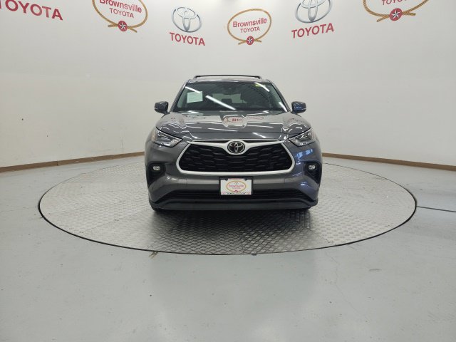 Used 2024 Toyota Highlander LE FWD image 4