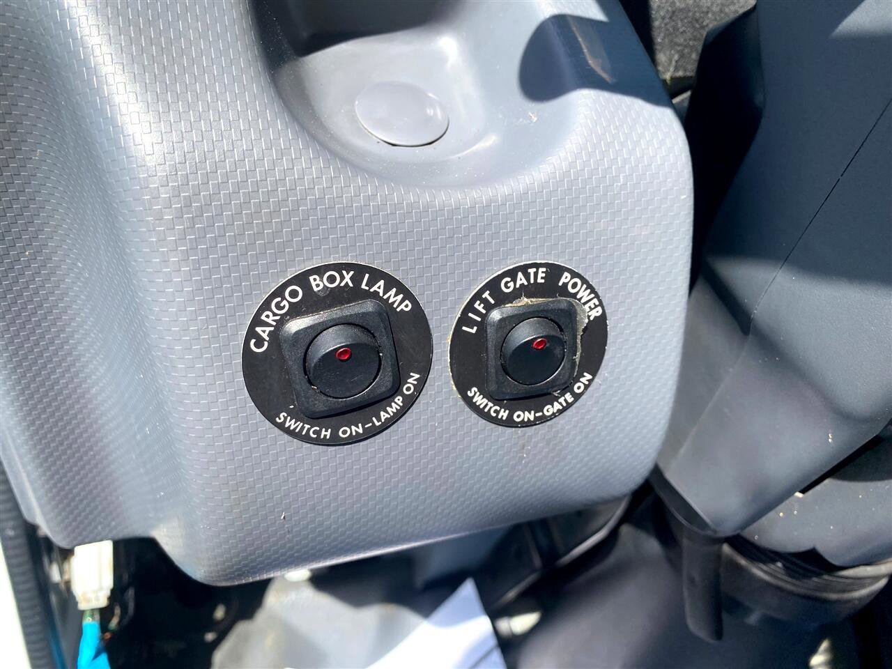 Used 2020 Isuzu NPR image 15