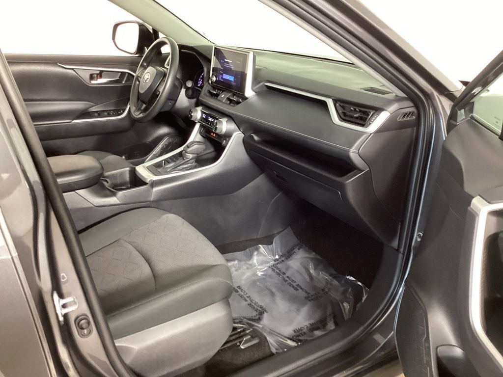 Used 2024 Toyota RAV4 XLE AWD/4WD image 37