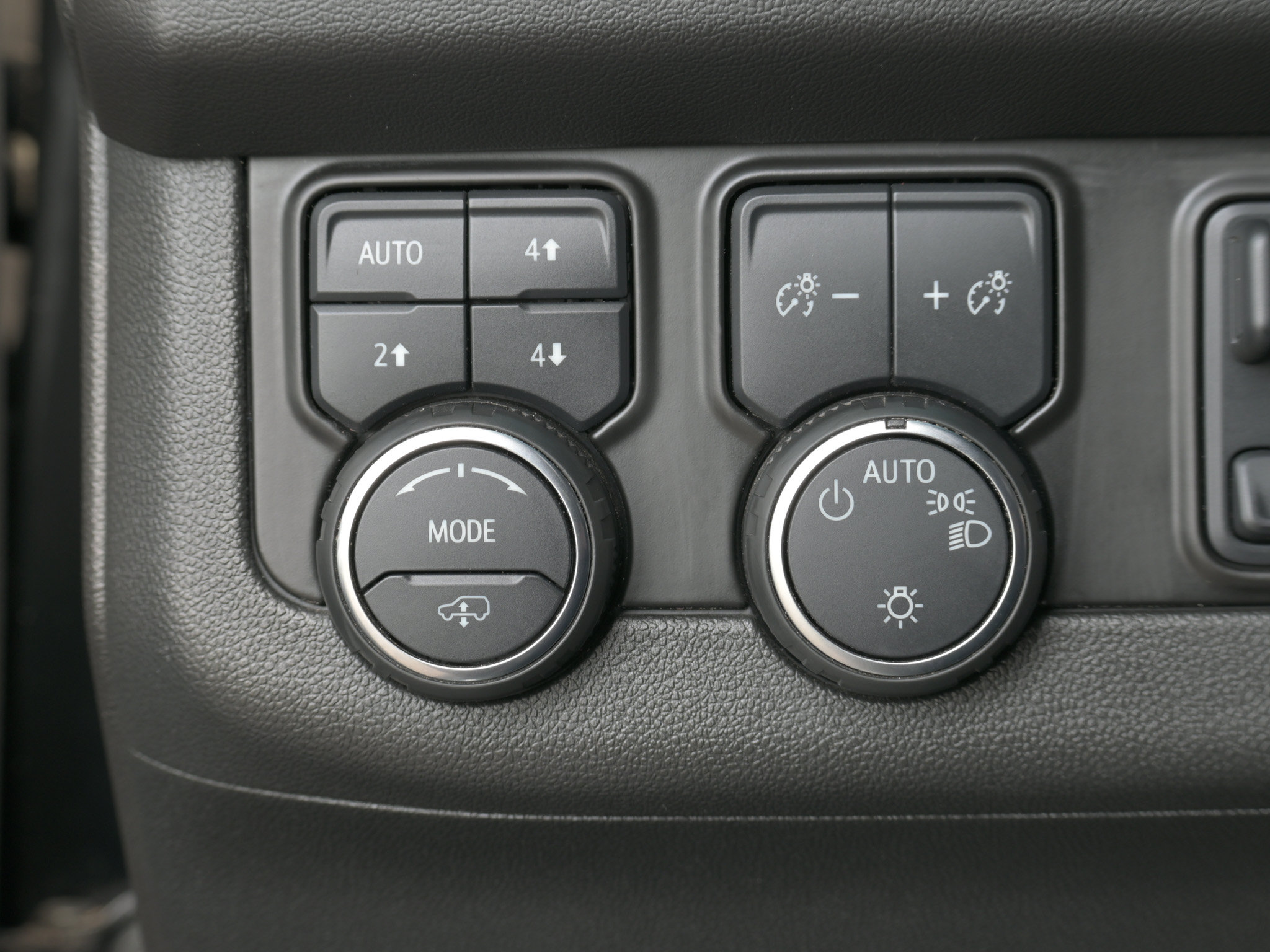 Used 2023 Chevrolet Tahoe Z71 w/ Z71 Off-Road Package AWD/4WD image 24
