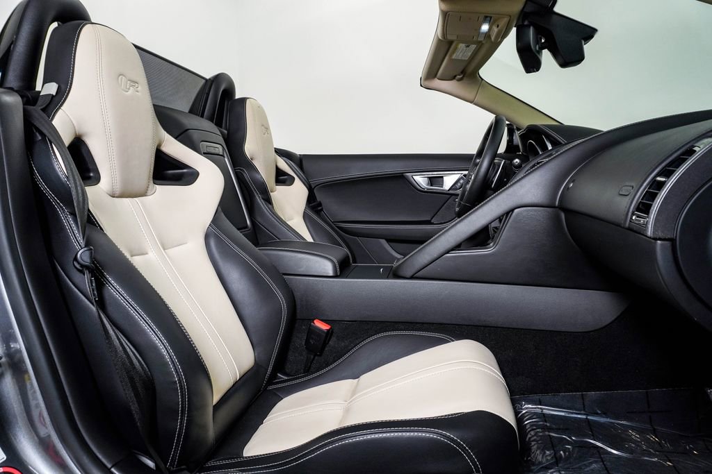 Used 2016 Jaguar F-TYPE R image 19