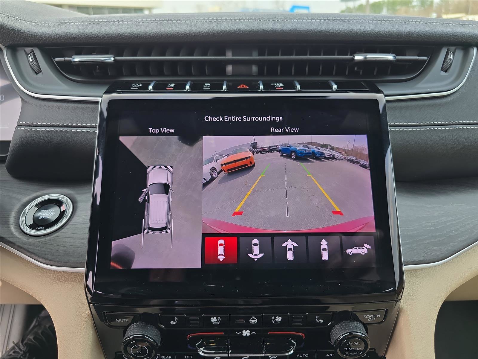 Used 2025 Jeep Grand Cherokee Limited w/ Luxury Tech Group II image 28