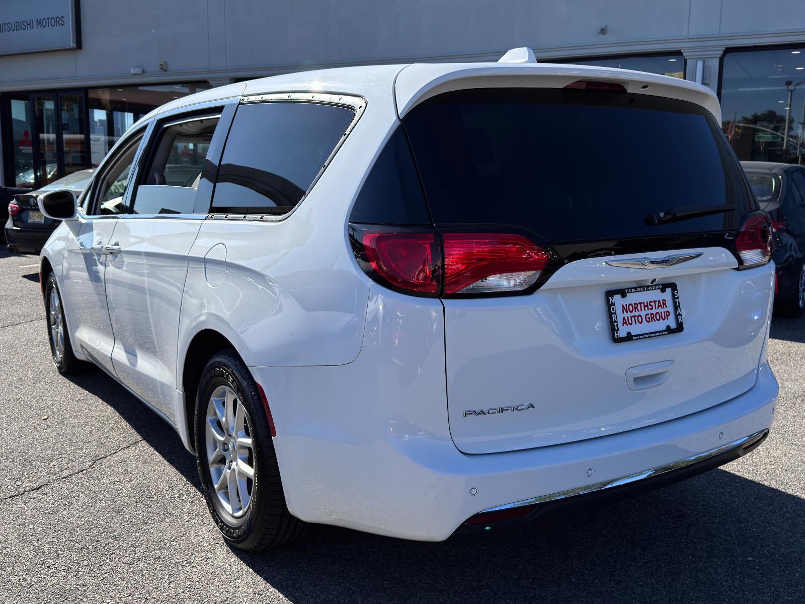 Used 2020 Chrysler Pacifica Touring image 6