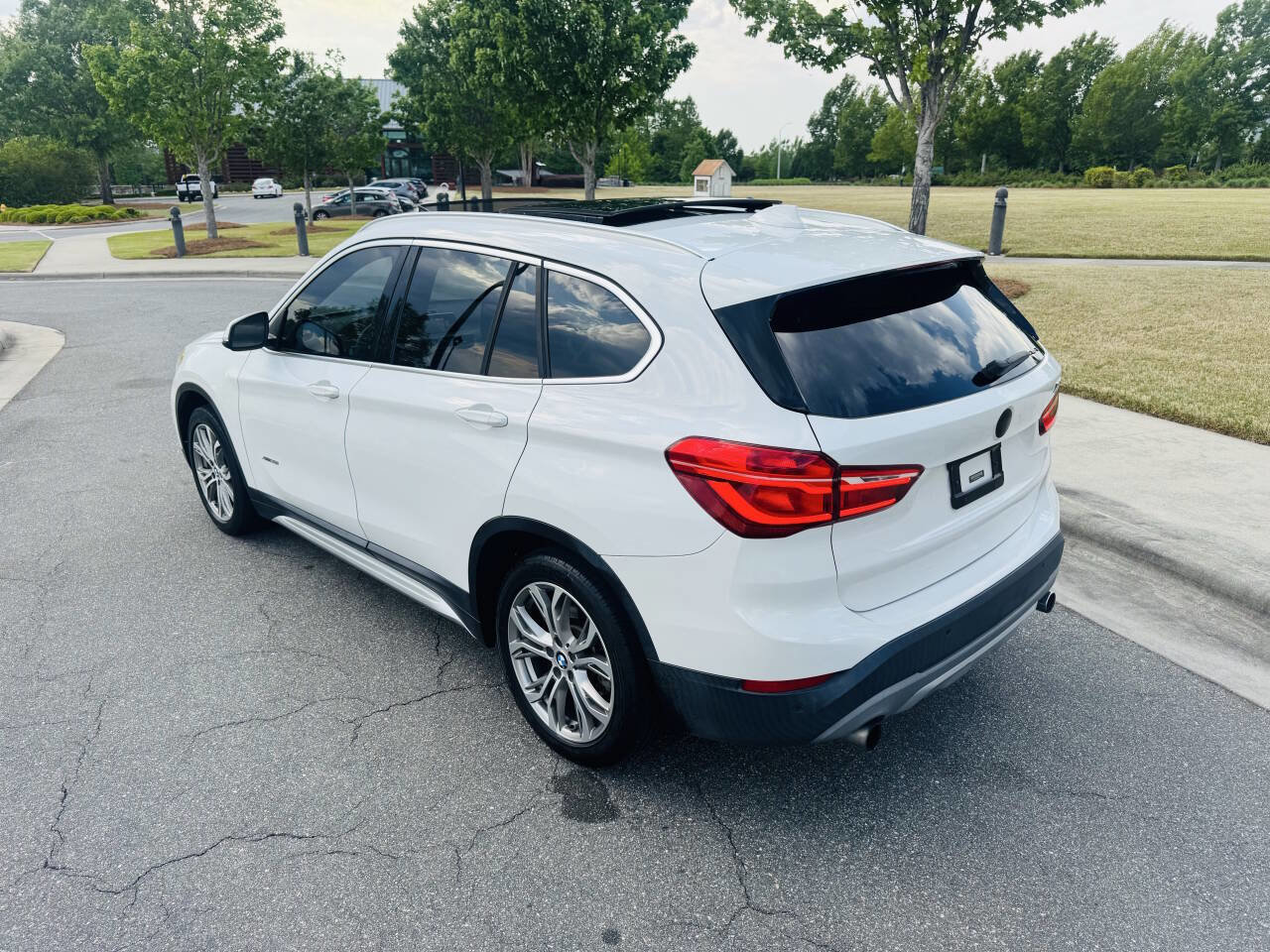Used 2017 BMW X1 xDrive28i w/ Premium Package AWD/4WD image 7