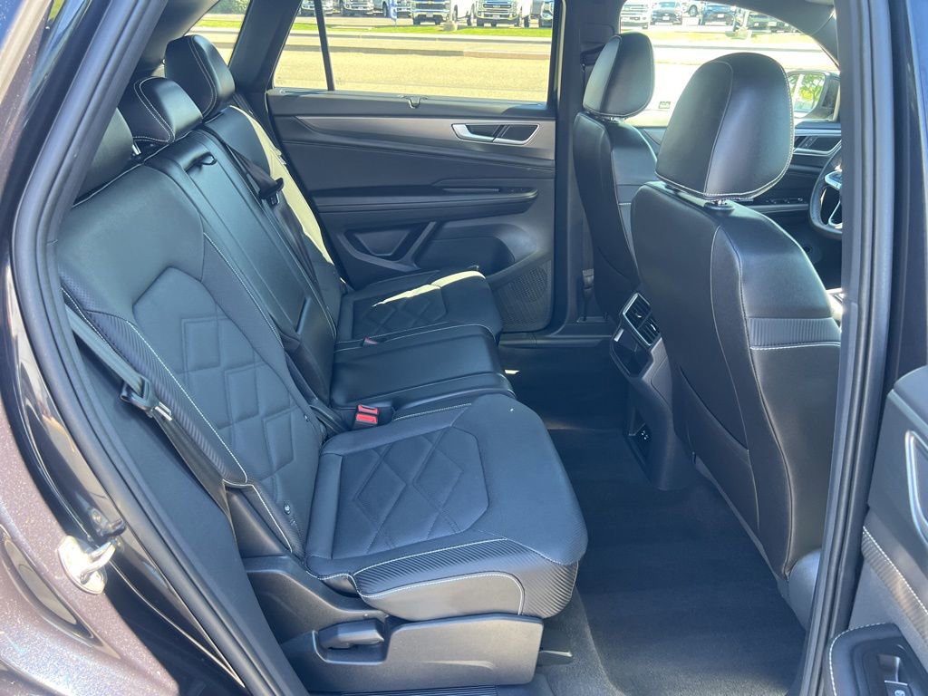 Used 2025 Volkswagen Atlas Cross Sport SE image 35