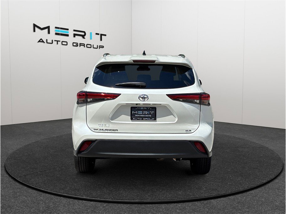 Used 2020 Toyota Highlander XLE FWD image 8