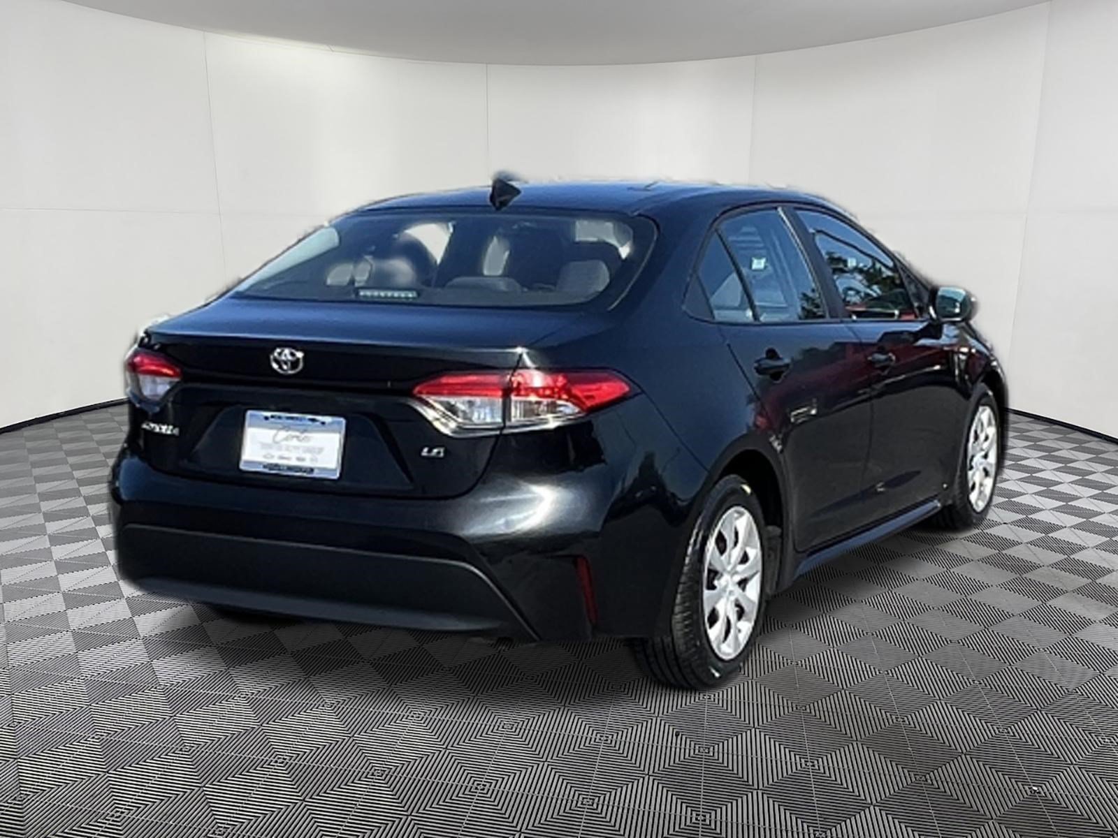 Used 2025 Toyota Corolla LE FWD image 6