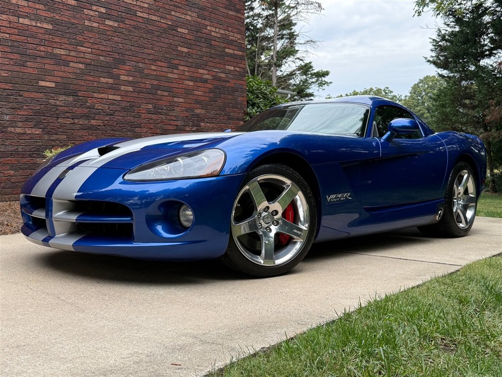 Used 2006 Dodge Viper SRT-10 RWD image 2
