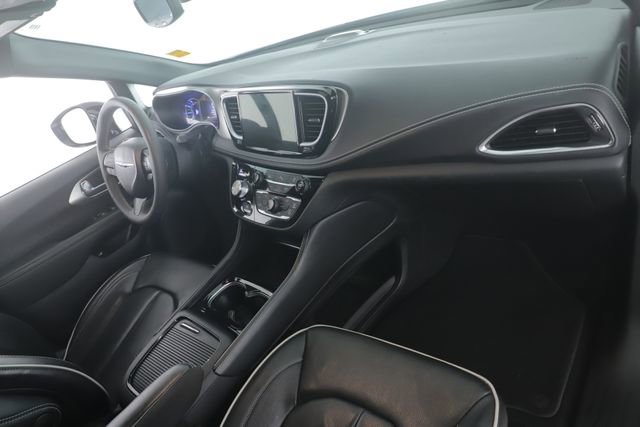Used 2023 Chrysler Pacifica Limited w/ S Appearance Package FWD image 33