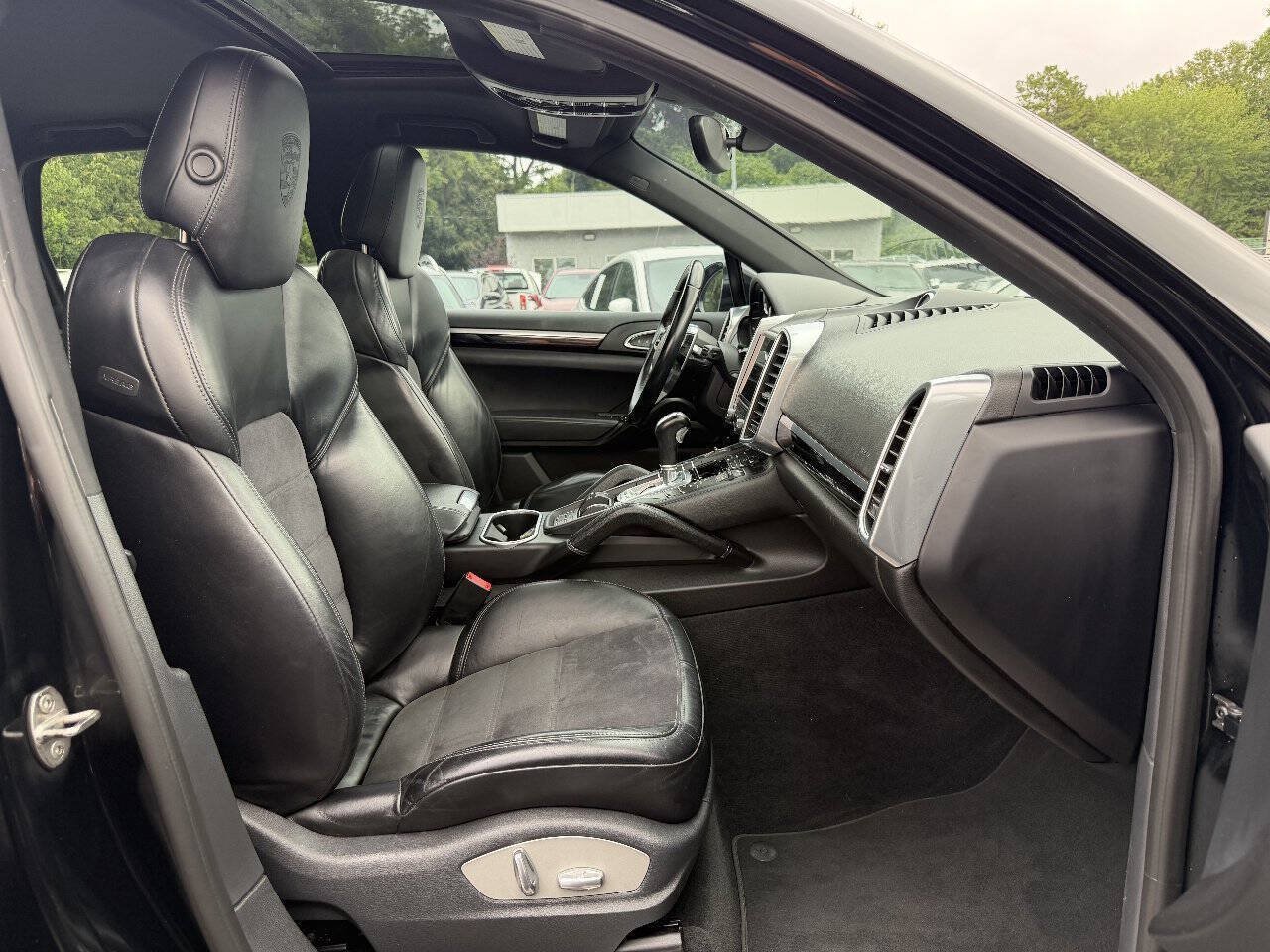 Used 2017 Porsche Cayenne Platinum Edition AWD/4WD image 15