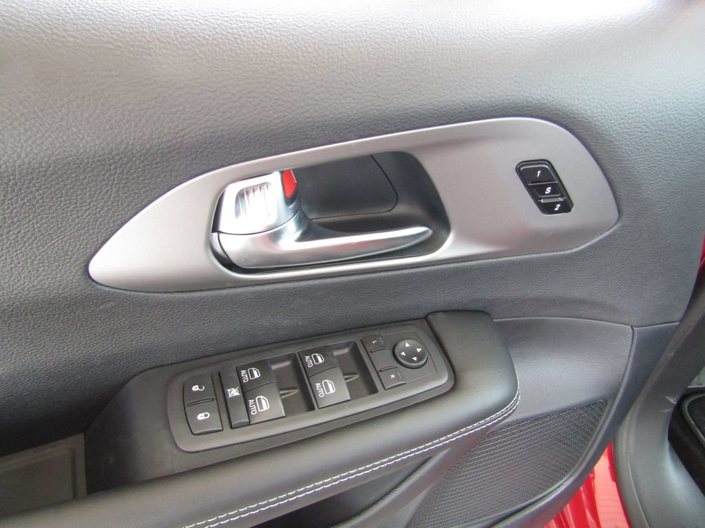 New 2027 Chrysler Pacifica Select FWD image 23